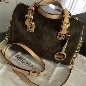 LOOKING FOR THIS MK BAG!!