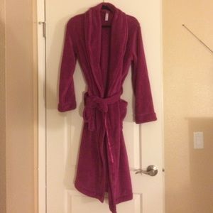 Never worn robe!