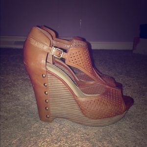 Gianni Bini brown wedges