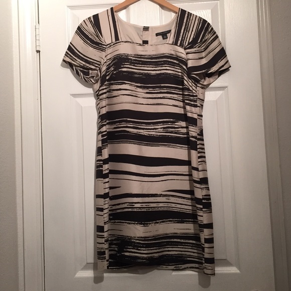 Banana Republic Dresses & Skirts - Banana Republic Sleeved Dress Black & Cream (6)