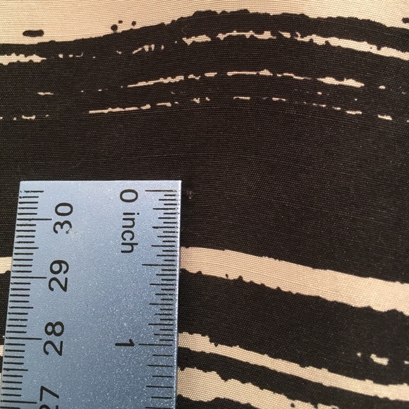 Banana Republic Sleeved Dress Black & Cream (6) - Picture 3 of 4