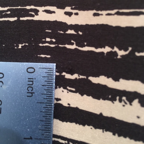 Banana Republic Sleeved Dress Black & Cream (6) - Picture 4 of 4