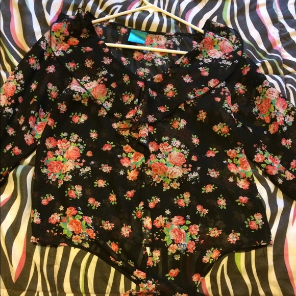Super cute blouse!