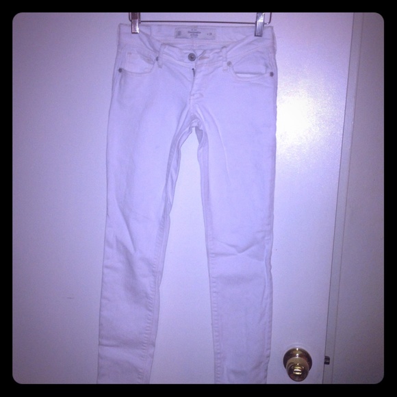 Abercrombie & Fitch Denim - Abercrombie & Fitch sz 24 white skinny jeans cute!