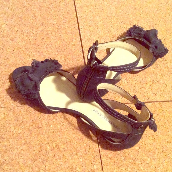 Vera Wang Leni Canvas Bow Sandal