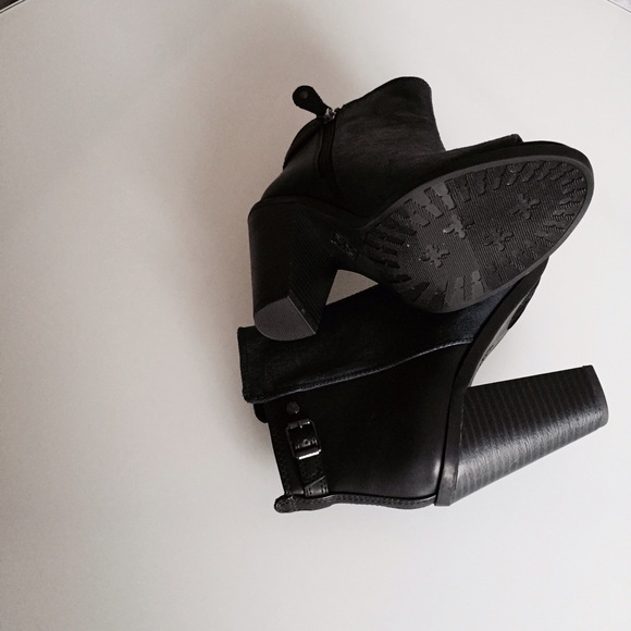 ❌SOLD❌ Brand New Peep Toe Booties - Picture 3 of 3