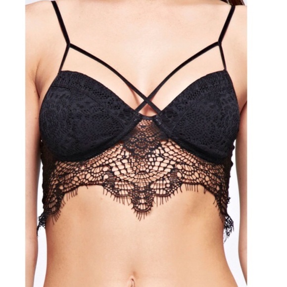 ✨HP 2/17✨ BLACK LACE CAGED BRALETTE - Picture 3 of 4