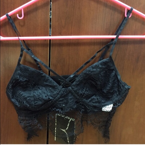 ✨HP 2/17✨ BLACK LACE CAGED BRALETTE - Picture 4 of 4