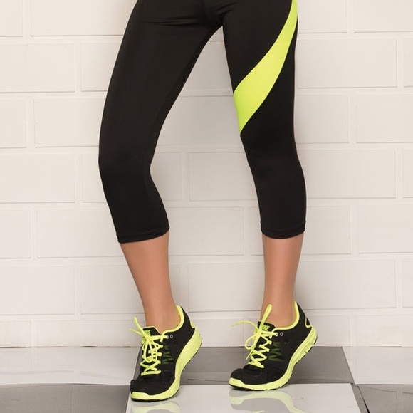 Black with green detail sportswear capri set - Picture 1 of 5