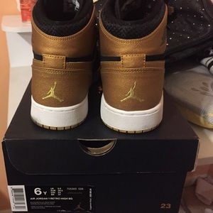 Black and gold 1s