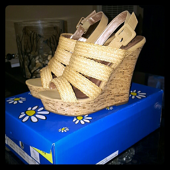 WOVEN CORK WEDGES - Picture 1 of 3