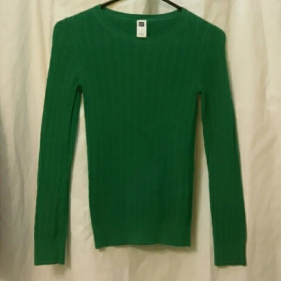 Gap sweater