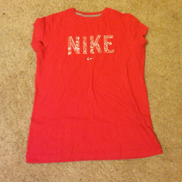 Nike top