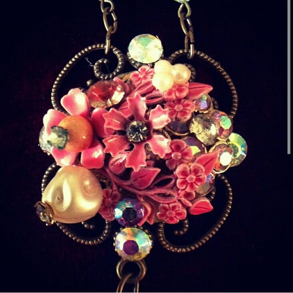 ⛔️SOLD⛔️ Handmade Locket Necklace with Pink - Picture 3 of 4