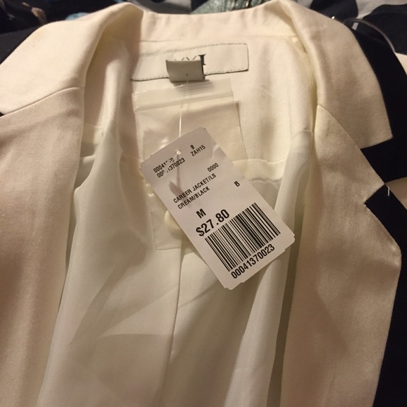 White blazer - Picture 3 of 3