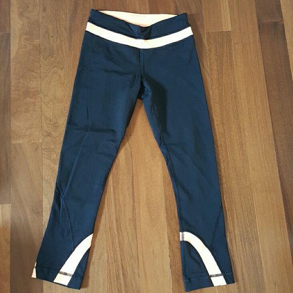 Lululemon Inspire Crop II Capri Yoga Pants Sz 2