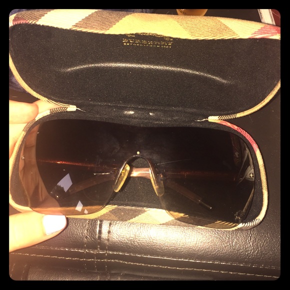 💞 Burberry Unisex Sunglasses 💞