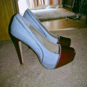 Jessica Simpson pumps