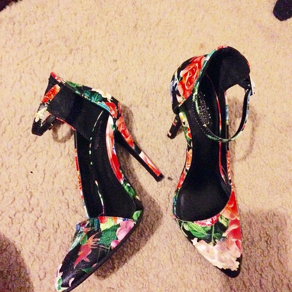 Flower Pattern Stilettos - Picture 4 of 4