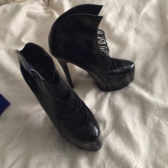 London Trash black bootie - Picture 1 of 4