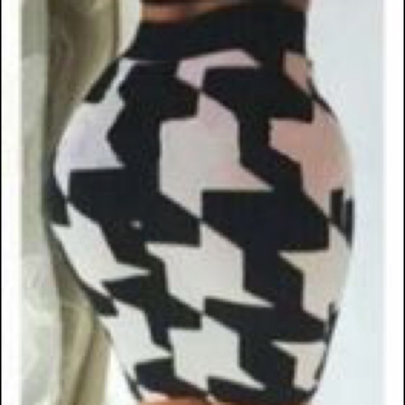 SOLD: Sexy open back 2 piece - Picture 2 of 4