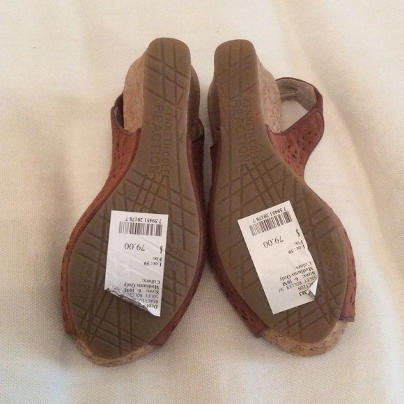 New In Box Kenneth Cole Wedges - Picture 3 of 4