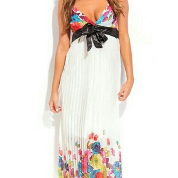 ♡ NWOT White Floral Pleated Maxi Sundress - Picture 2 of 4