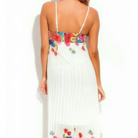 ♡ NWOT White Floral Pleated Maxi Sundress - Picture 3 of 4