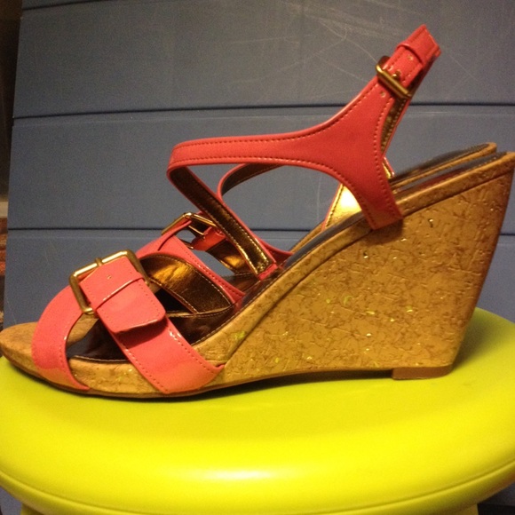 Pink Patent Leather Sandal with Cork Heel - Picture 2 of 4