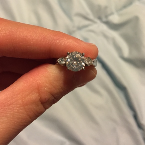 Size 7 ring - Picture 2 of 4