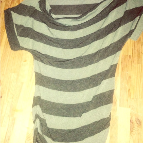 Striped T. Hip length. Flattering. Adorable. - Picture 1 of 3