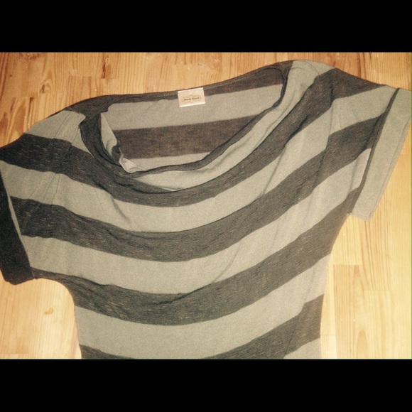 Striped T. Hip length. Flattering. Adorable. - Picture 2 of 3