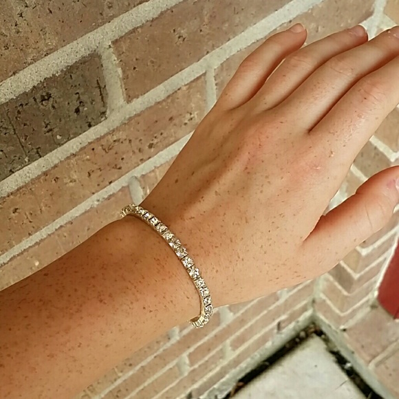 Stretchy rhinestone bracelet!