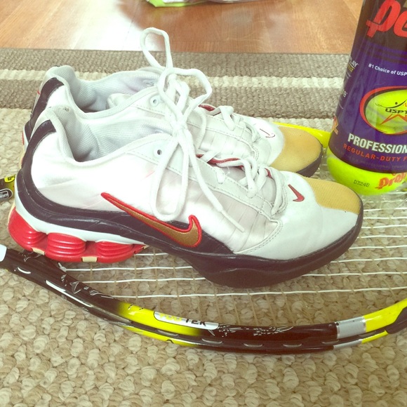 Nike soft court tennis shoes