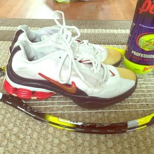 Nike soft court tennis shoes