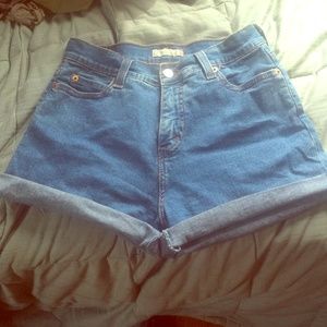 Levi high waisted shorts