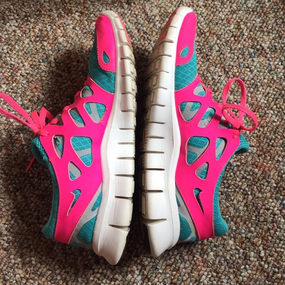 SOLD Nike Free Runs - Picture 2 of 4