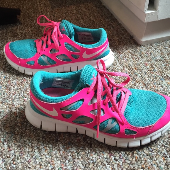 SOLD Nike Free Runs - Picture 3 of 4