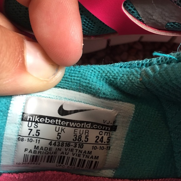 SOLD Nike Free Runs - Picture 4 of 4