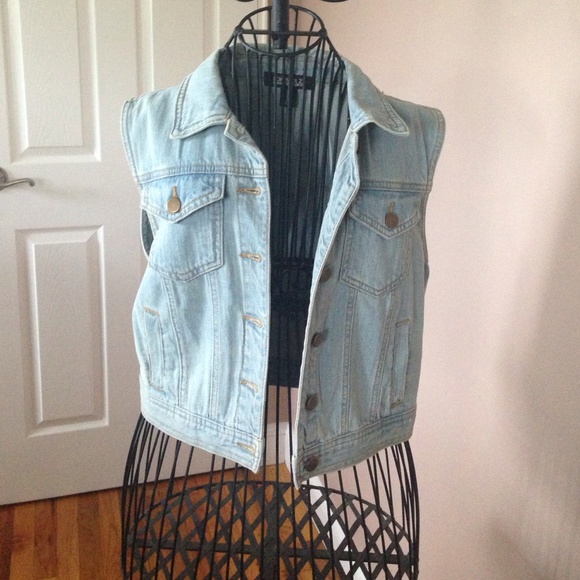 Light wash denim sleeveless jacket