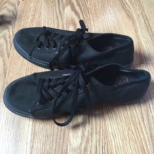 Size 7.5 all back Vans