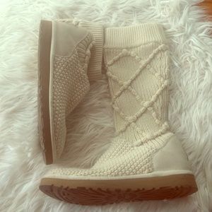 cream knit uggs