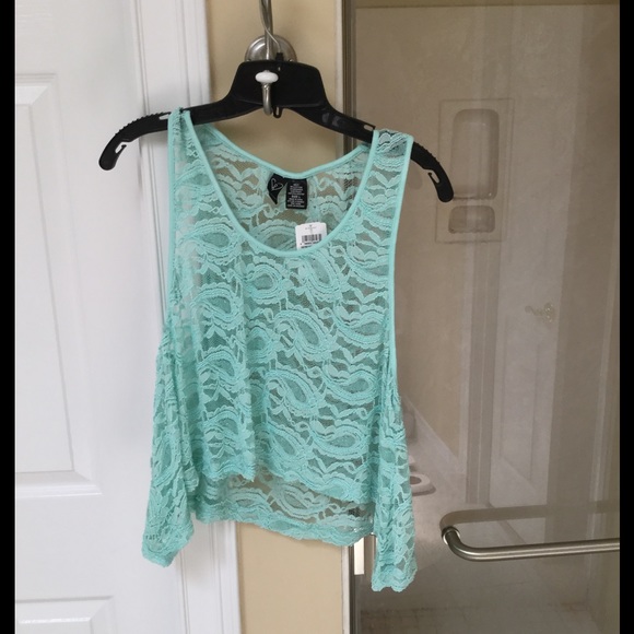 NWT cute green lace cropped tank