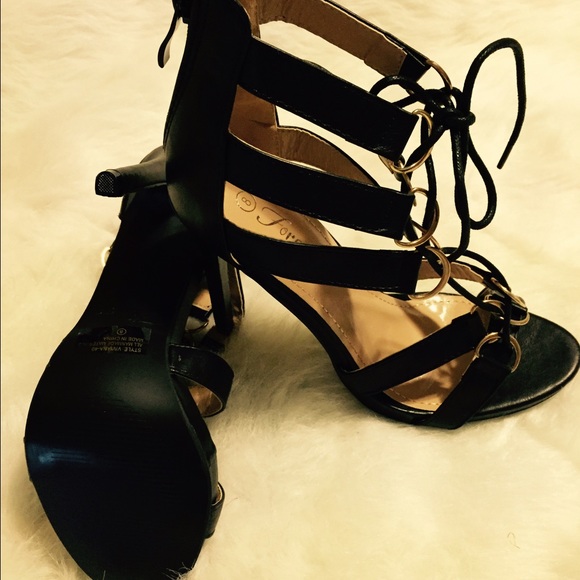 SOLDDDD!!!!!!!!!!!!Straps sandals - Picture 2 of 4