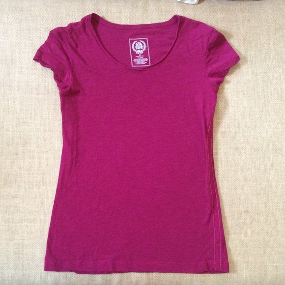 XS Merona burgundy t shirt