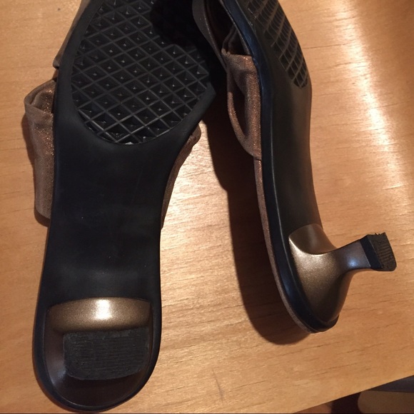 VAN ELI Soft Gold Mules -LIKE NEW 8W - Picture 3 of 4