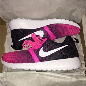 ❌❌SOLD ON ♏️❌❌ Nike SZ 5.5 Youth 6.5 -7 wmn