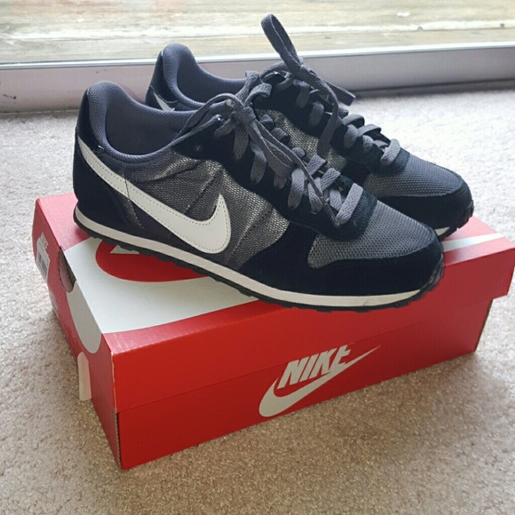 Women's Nike Genicco,  size 7