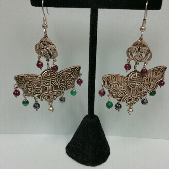 1960'S VINTAGE, beautiful filigree earrings.