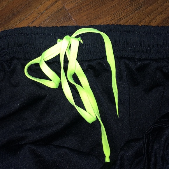 nikeshorts - Picture 3 of 4